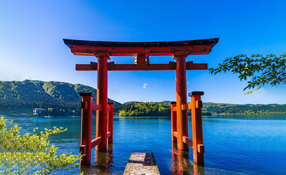 日本の絶景、美しすぎる神社の鳥居 箱根神社の鳥居