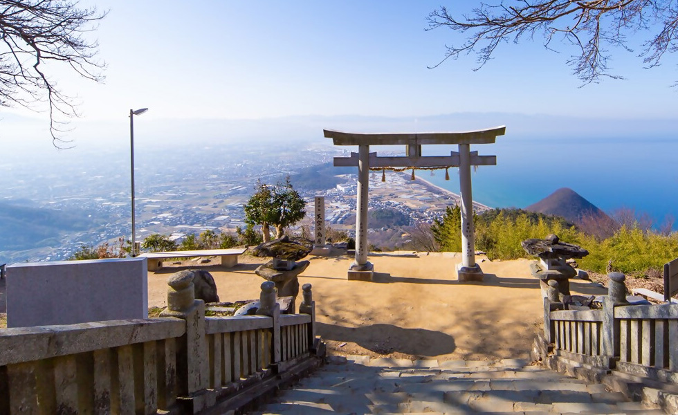 日本の絶景、美しすぎる神社の鳥居 高屋神社の鳥居